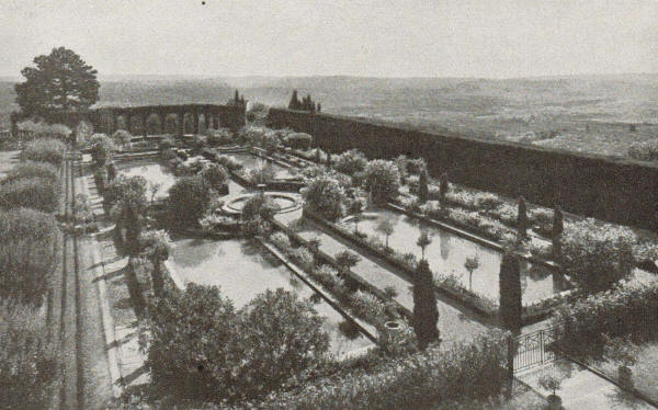 The garden of Villa Gamberaia as it was in 1934